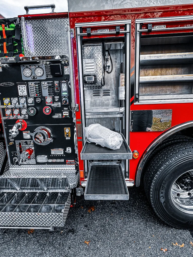 Pierce Freightliner Pumper exterior view, photo 29 of 38