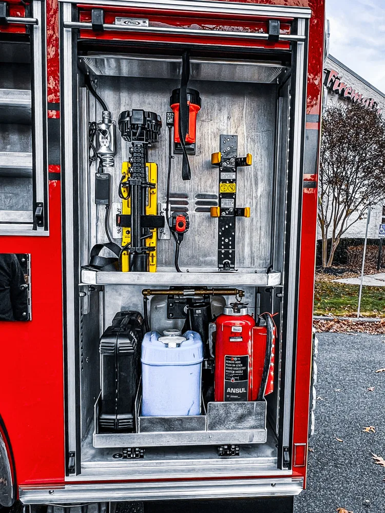 Pierce Freightliner Pumper exterior view, photo 31 of 38