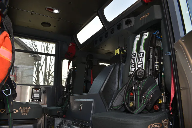 Pierce Arrow Rescue Pumper exterior view, photo 26 of 42