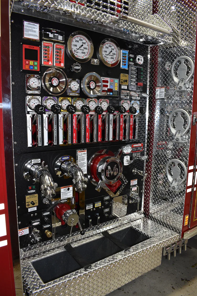 Pierce Arrow Rescue Pumper exterior view, photo 29 of 42