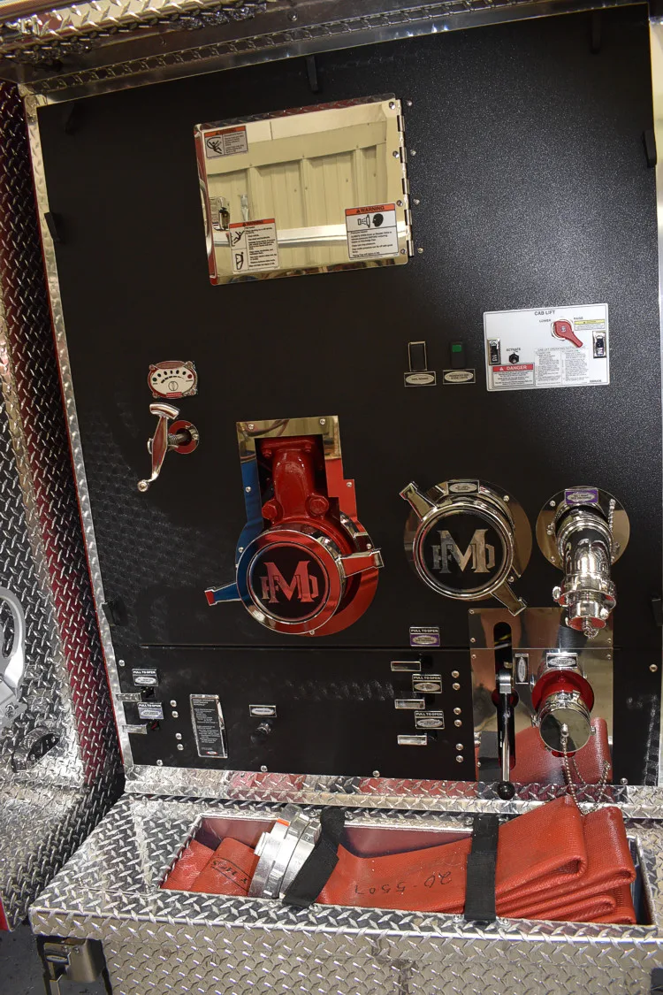 Pierce Arrow Rescue Pumper exterior view, photo 30 of 42