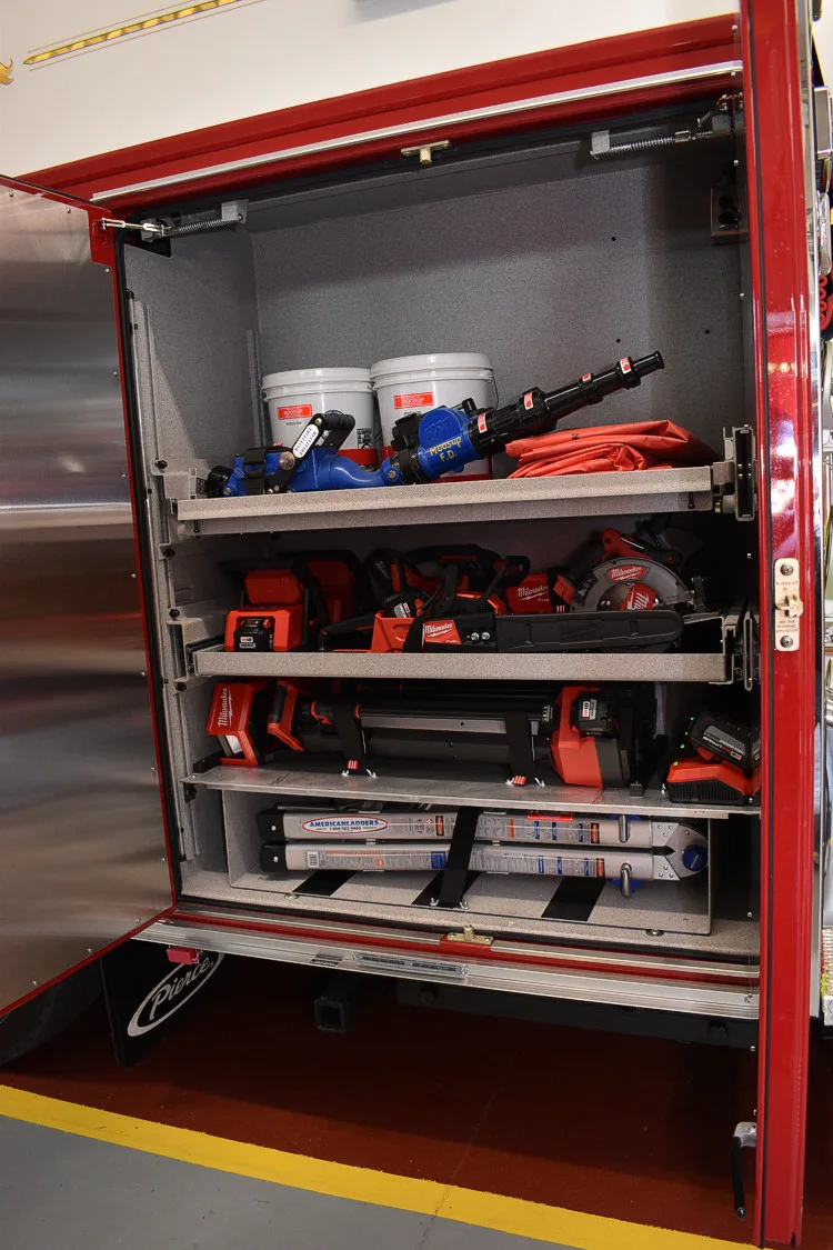 Pierce Arrow Rescue Pumper exterior view, photo 36 of 42