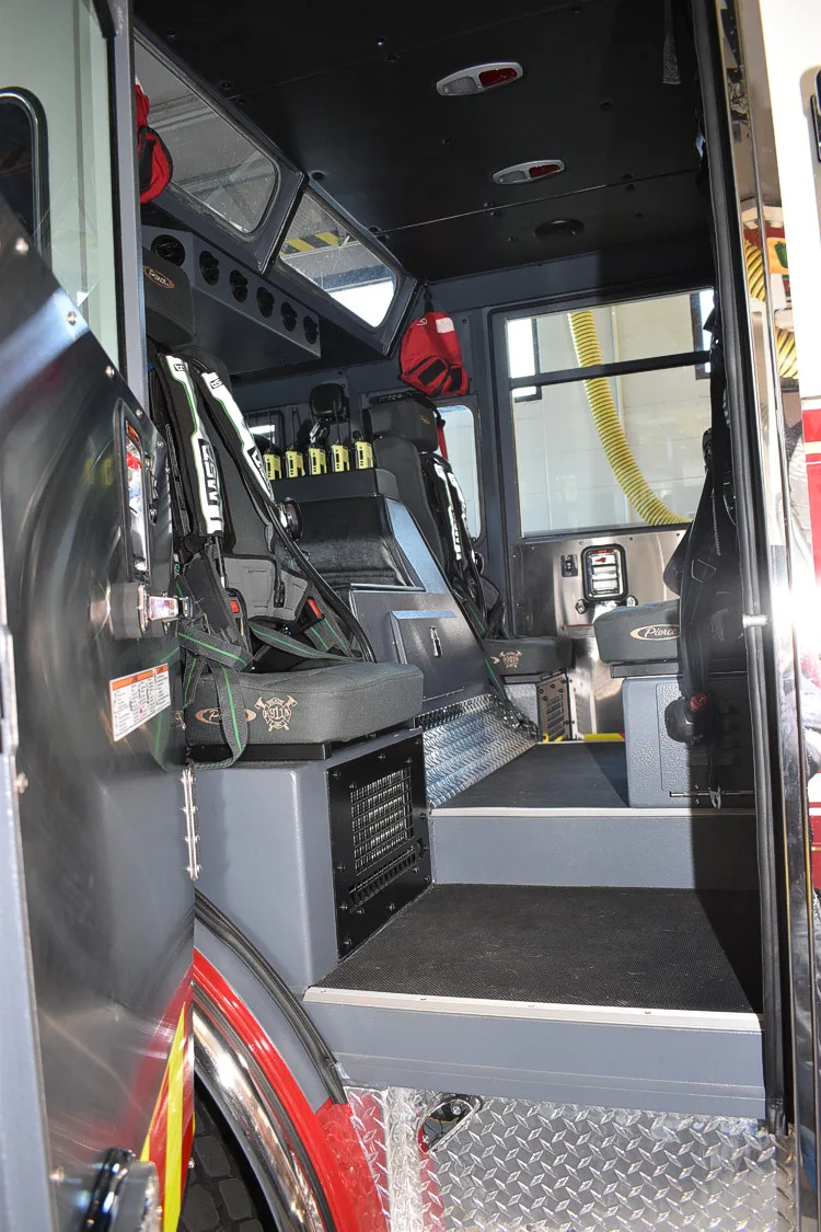 Pierce Arrow Rescue Pumper exterior view, photo 42 of 42