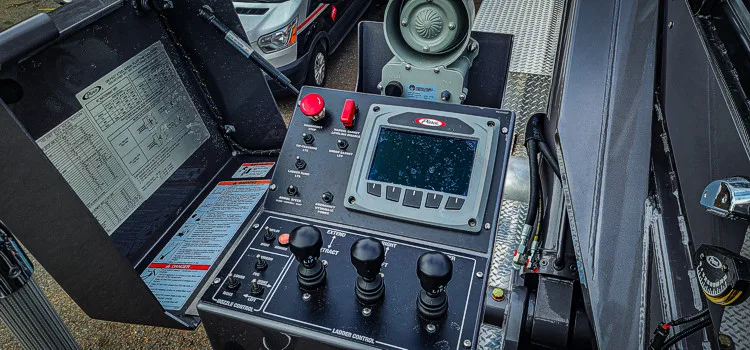 Pierce Velocity Aerial exterior view, photo 10 of 52