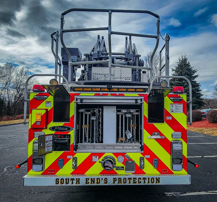 Pierce Velocity Aerial exterior view, photo 38 of 52