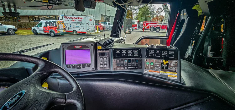 Pierce Velocity Aerial exterior view, photo 44 of 52