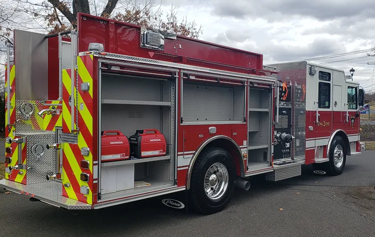 Rear-right exterior profile showing side body and rear compartments