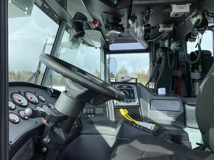 Pierce Dash Pumper exterior view, photo 10 of 34