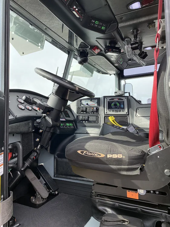 Pierce Dash Pumper exterior view, photo 16 of 34