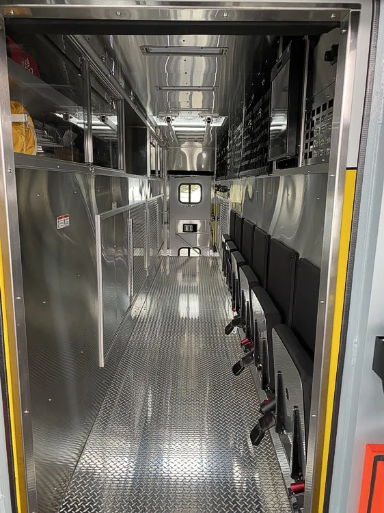 Pierce Dash Pumper exterior view, photo 23 of 34