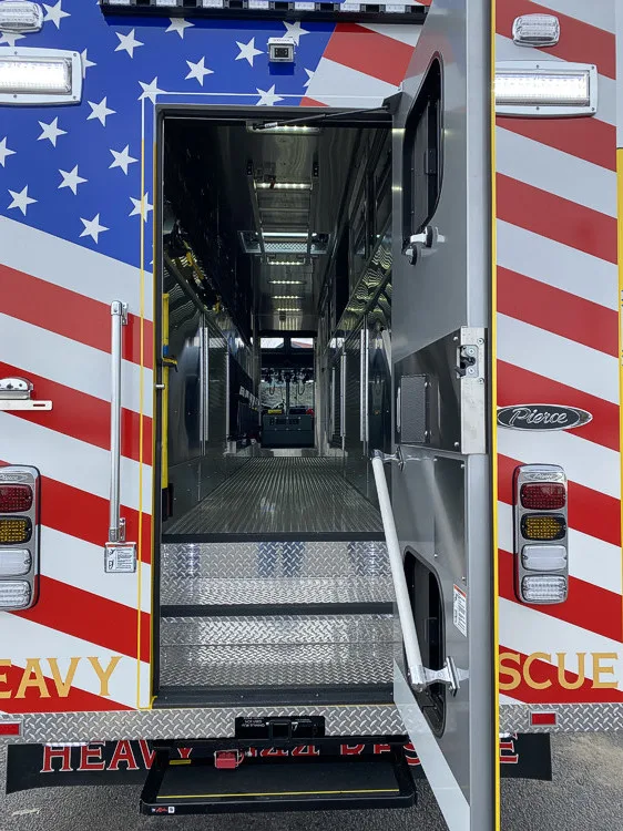 Pierce Dash Pumper exterior view, photo 24 of 34