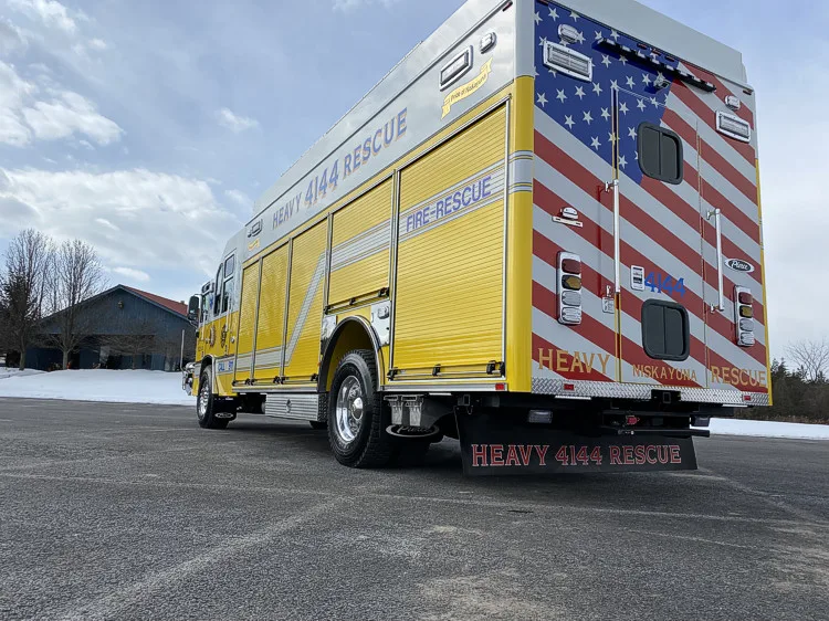 Pierce Dash Pumper exterior view, photo 3 of 34