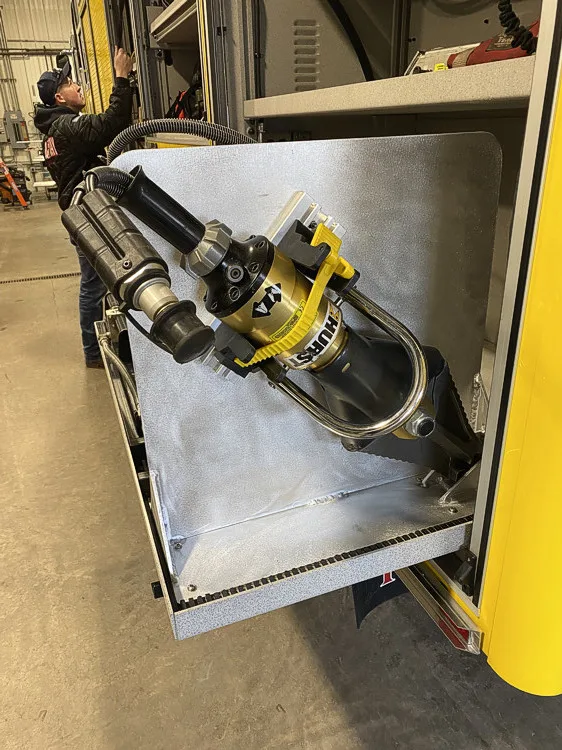 Pierce Dash Pumper exterior view, photo 33 of 34