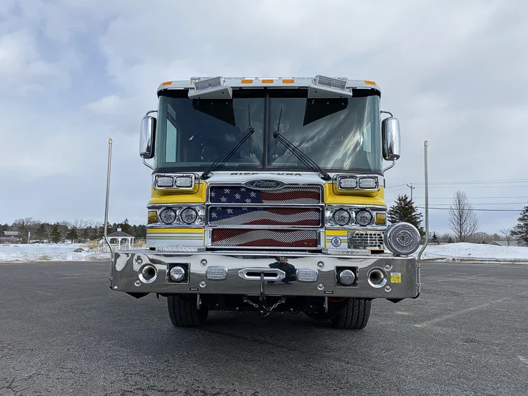 Pierce Dash Pumper exterior view, photo 5 of 34