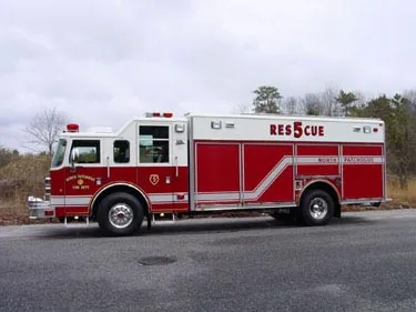 Driver-side full profile view showing long body compartments and wheel area