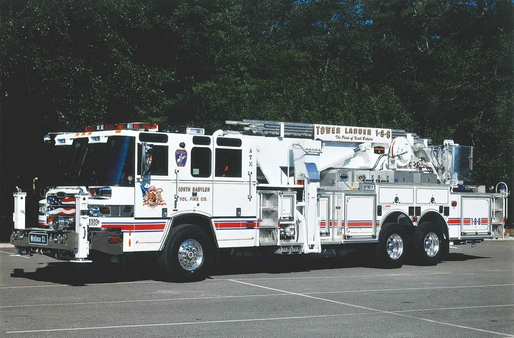 Pierce Pumper exterior view, photo 2 of 3