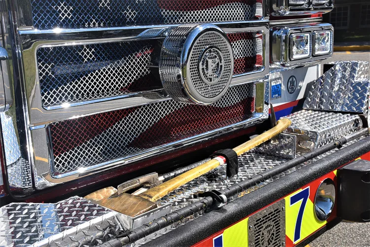 Pierce Velocity exterior view, photo 8 of 36