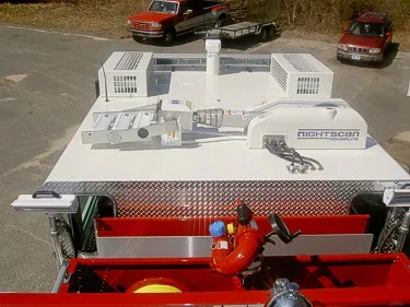 Top deck close-up showing roof-mounted nozzle and control linkage