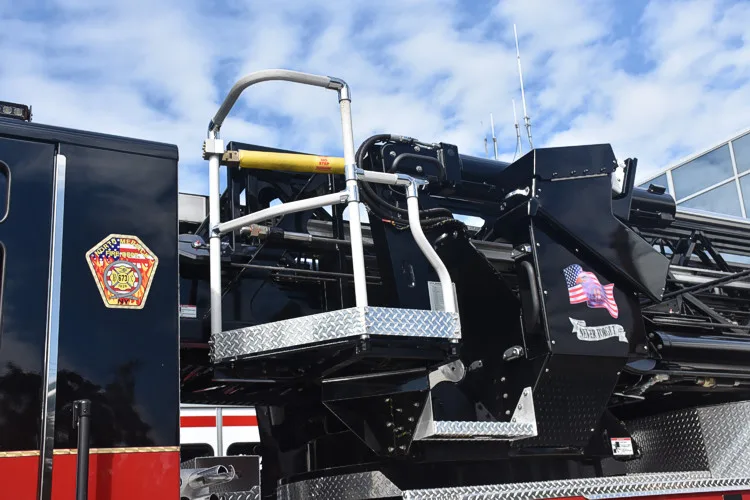 Pierce Velocity exterior view, photo 3 of 58