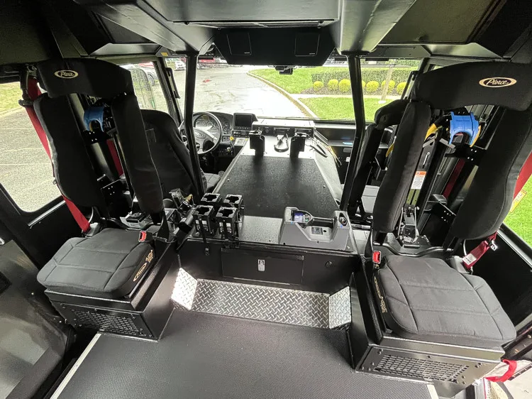 Pierce Enforcer Pumper exterior view, photo 10 of 43