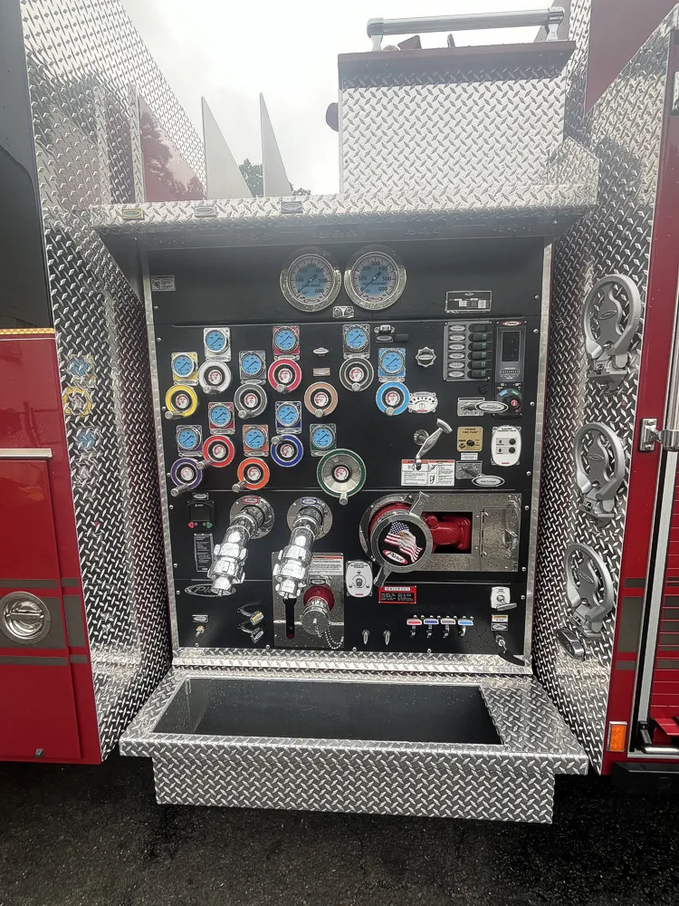 Pierce Enforcer Pumper exterior view, photo 23 of 43
