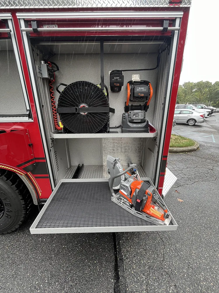 Pierce Enforcer Pumper exterior view, photo 29 of 43