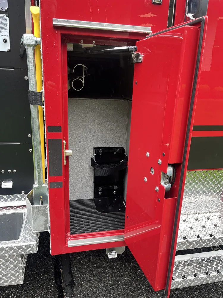 Pierce Enforcer Pumper exterior view, photo 37 of 43