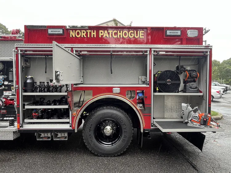 Pierce Enforcer Pumper exterior view, photo 4 of 43