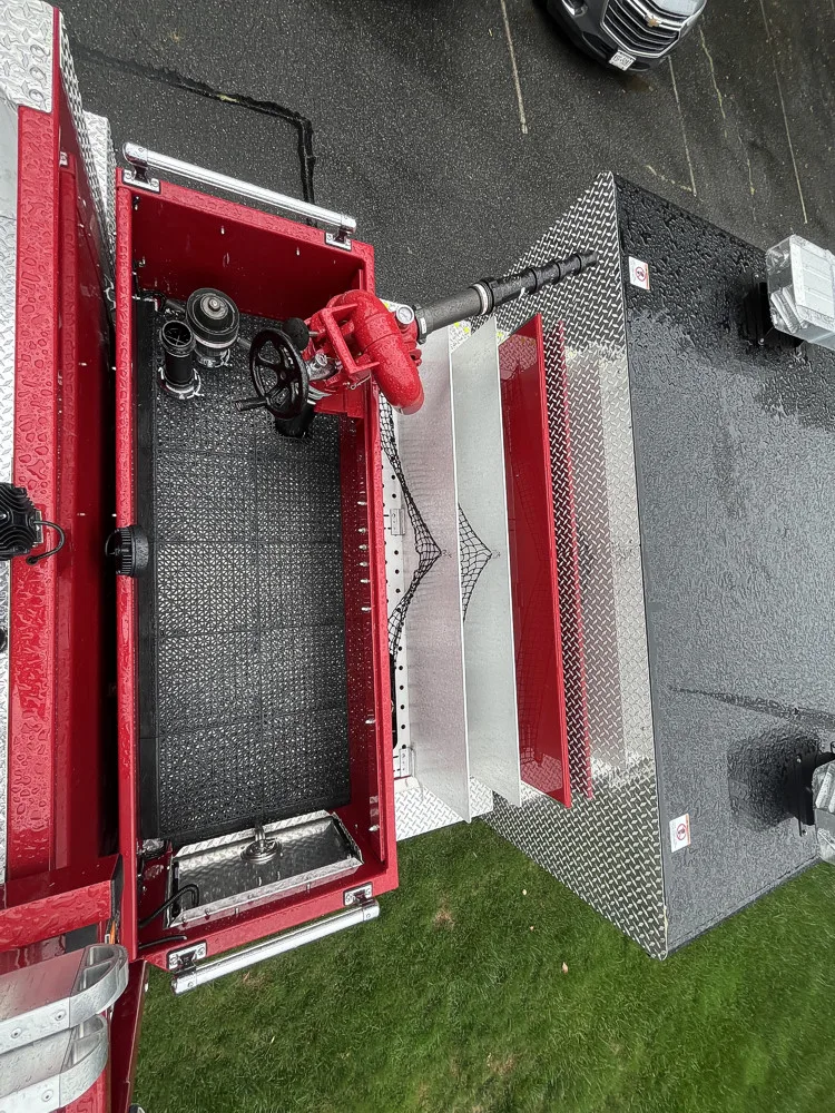 Pierce Enforcer Pumper exterior view, photo 40 of 43