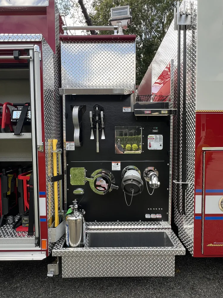 Pierce Enforcer Pumper exterior view, photo 15 of 35