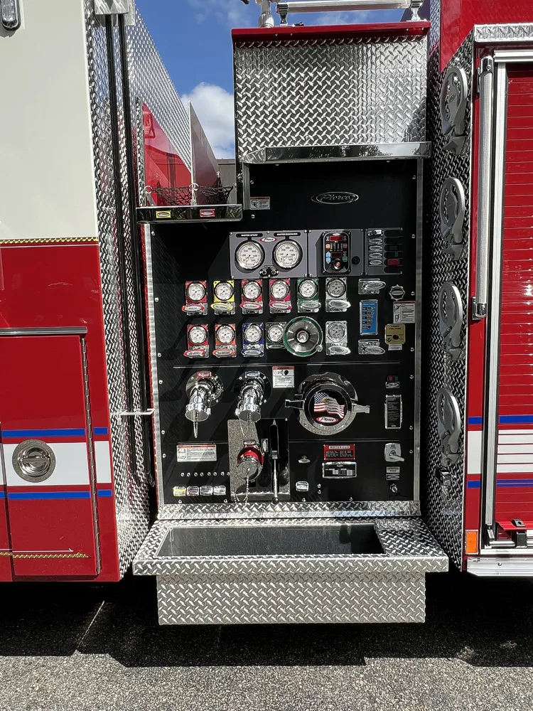 Pierce Enforcer Pumper exterior view, photo 26 of 35