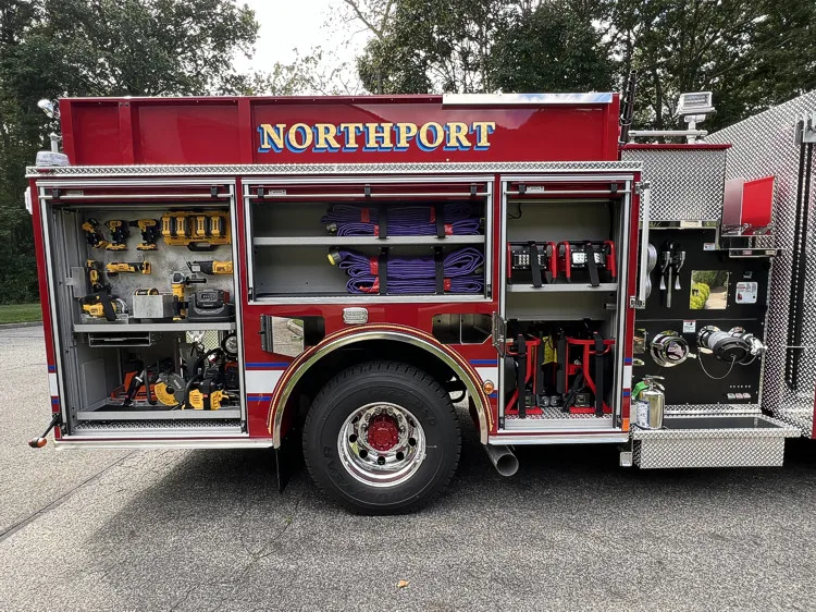 Pierce Enforcer Pumper exterior view, photo 3 of 35