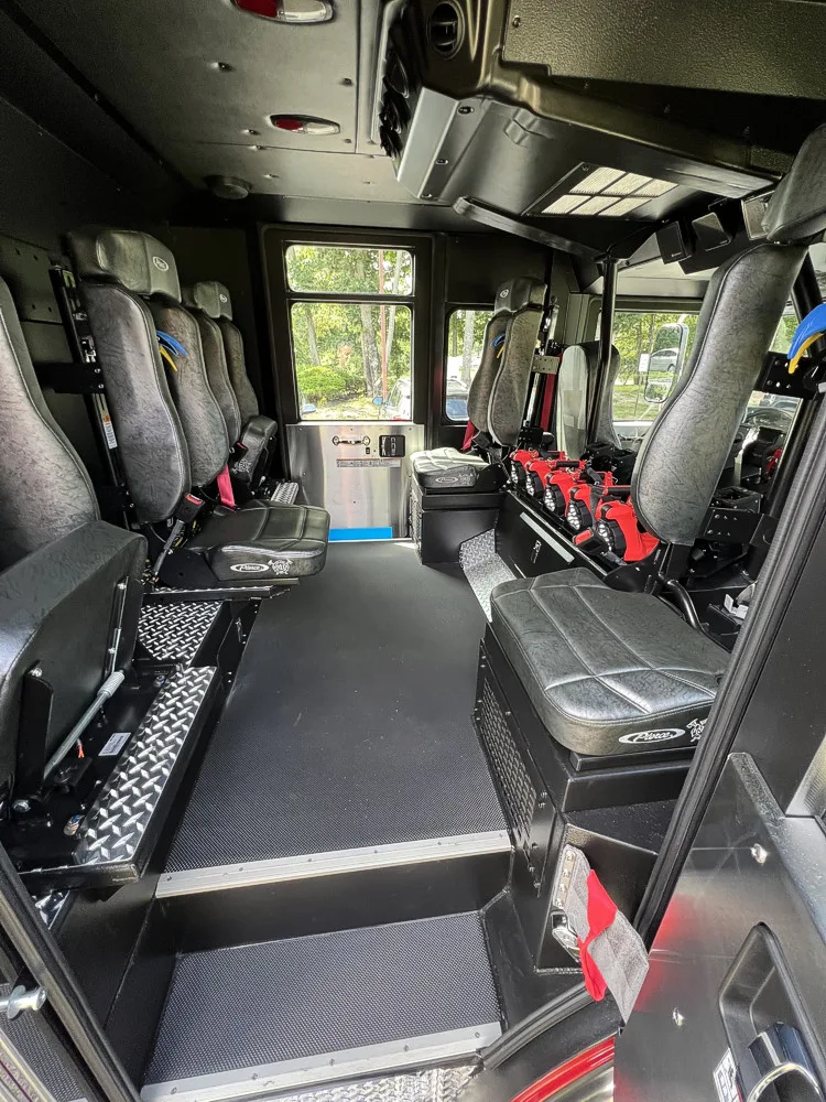 Pierce Enforcer Pumper exterior view, photo 33 of 35