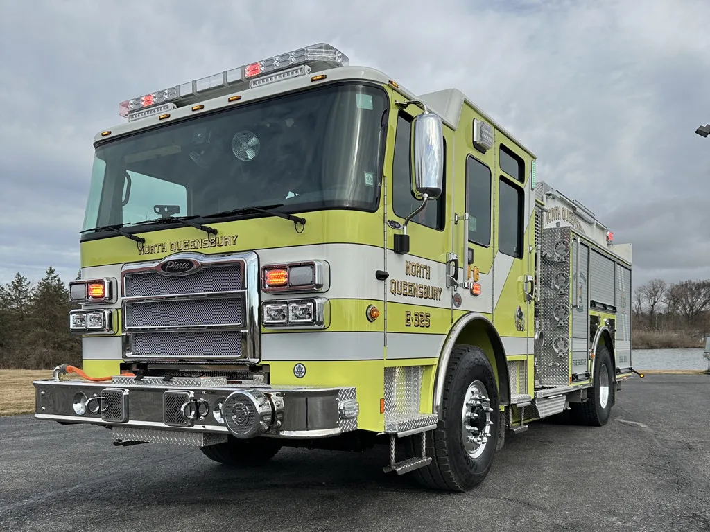 Front-right exterior profile showing cab, wheel area, and pump panel controls