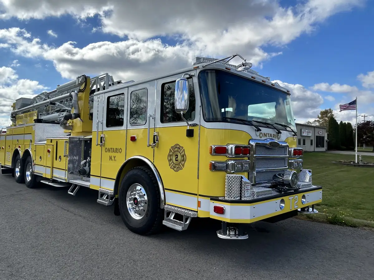 Front-right exterior profile showing cab, side body, and ladder bed