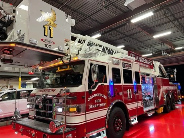 Pierce Velocity Aerial exterior view, photo 3 of 36