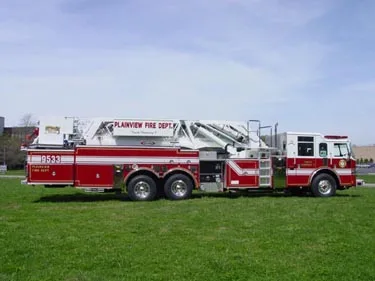Driver-side full profile showing stowed ladder sections and tandem wheel layout