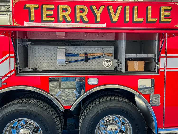 Side body close-up showing upper lettering panel above tandem wheels