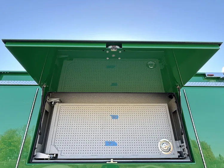 Pierce Enforcer Pumper exterior view, photo 14 of 36