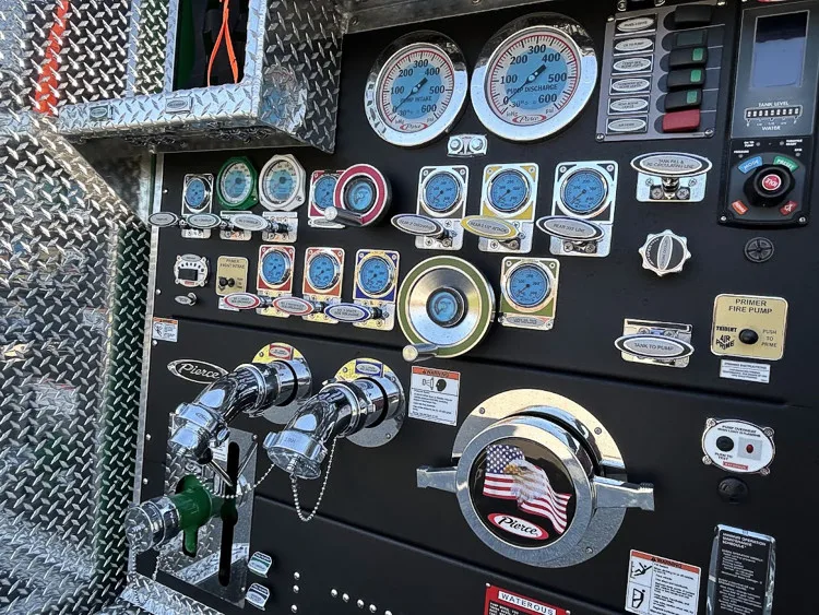 Pierce Enforcer Pumper exterior view, photo 16 of 36