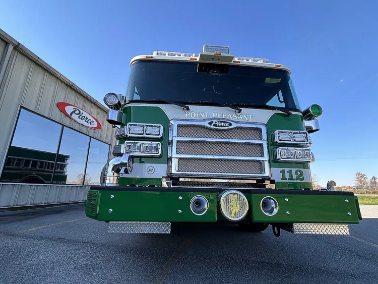 Pierce Enforcer Pumper exterior view, photo 30 of 36