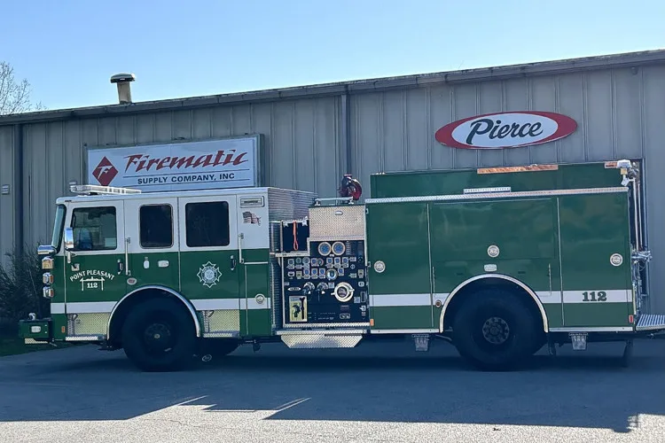 Pierce Enforcer Pumper exterior view, photo 4 of 36