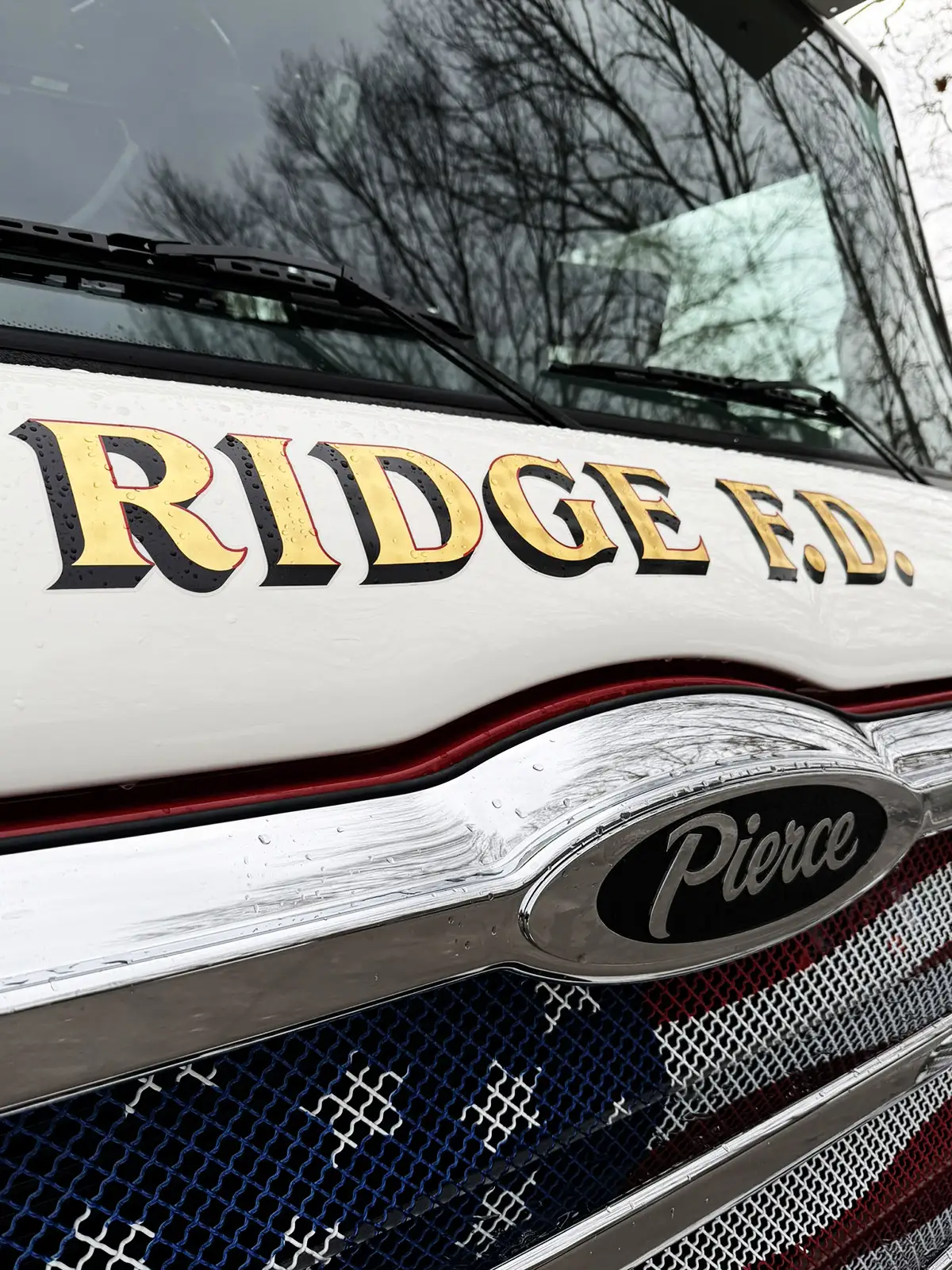 Front intake cap close-up showing chrome coupling and chain tether