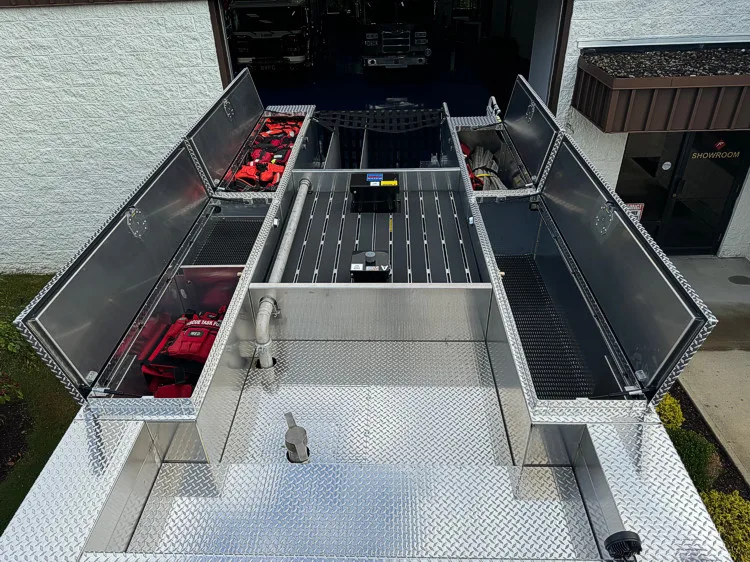 Pierce Enforcer Pumper exterior view, photo 10 of 28