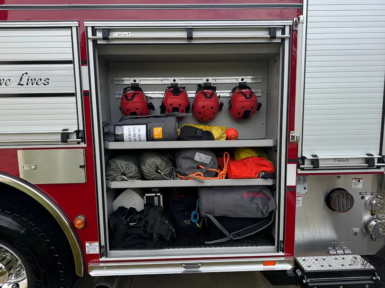 Pierce Enforcer Pumper exterior view, photo 12 of 28