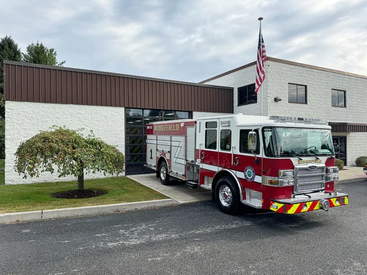 Pierce Enforcer Pumper exterior view, photo 19 of 28