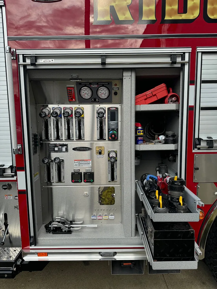 Pierce Enforcer Pumper exterior view, photo 24 of 28