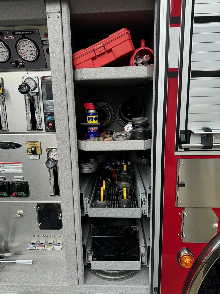 Pierce Enforcer Pumper exterior view, photo 25 of 28