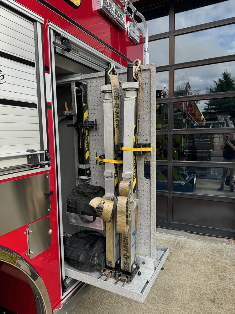 Pierce Enforcer Pumper exterior view, photo 27 of 28