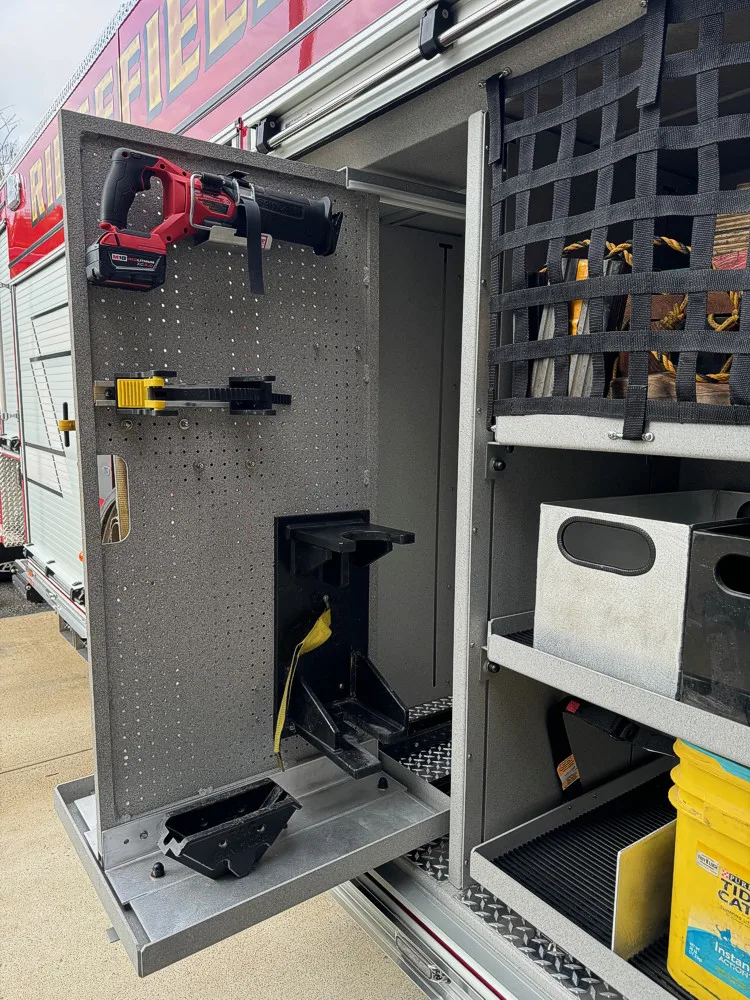 Pierce Enforcer Pumper exterior view, photo 28 of 28